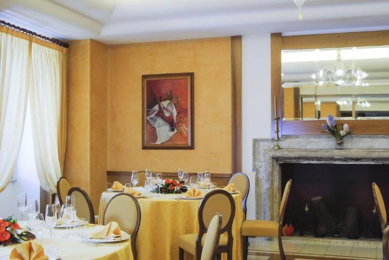 Hotel&Ristorante Miramonti Palazzo Storico Rieti Buitenkant foto