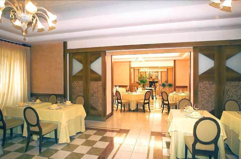 Hotel&Ristorante Miramonti Palazzo Storico Rieti Buitenkant foto