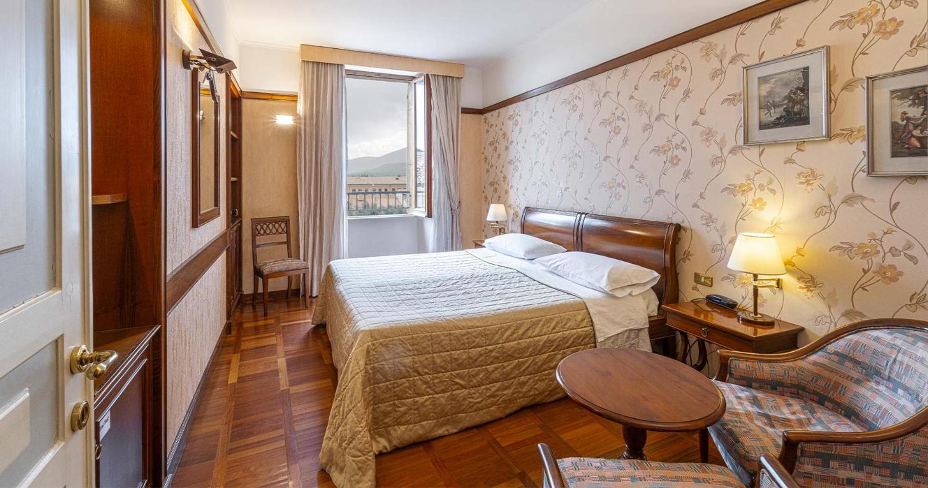 Hotel&Ristorante Miramonti Palazzo Storico Rieti Buitenkant foto