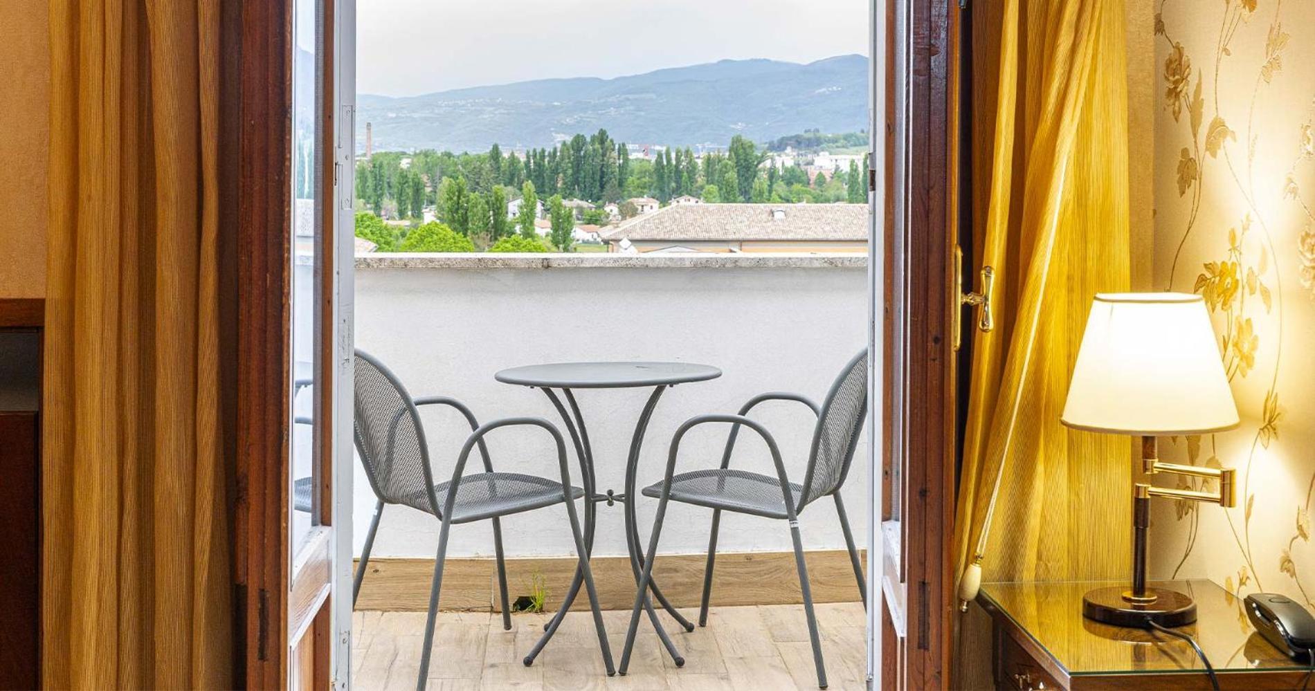 Hotel&Ristorante Miramonti Palazzo Storico Rieti Buitenkant foto
